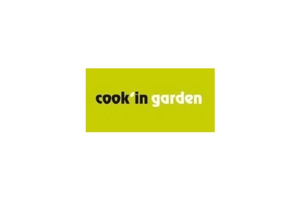 COOK IN GARDEN